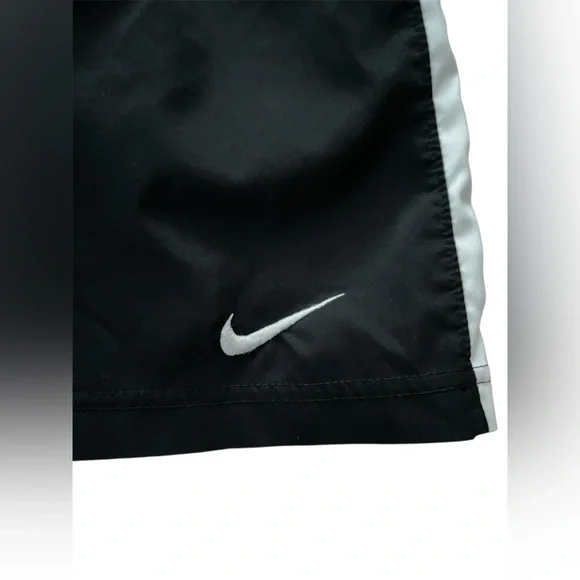 Nike Men's Black and White Athletic Shorts - Picture 3 of 4